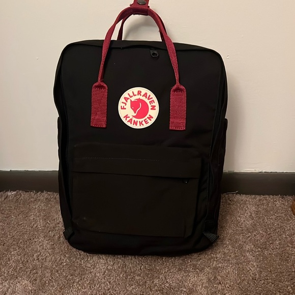 Fjallraven Kanken Backpack - Picture 1 of 5